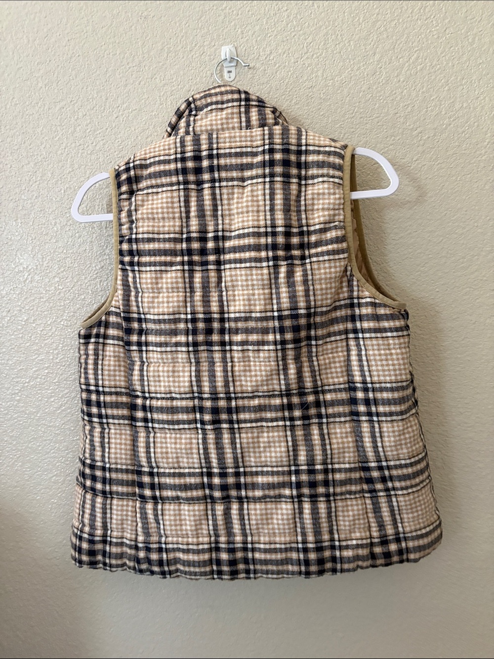 entro Plaid Puffer Vest in Tan and Black - Picture 5 of 9